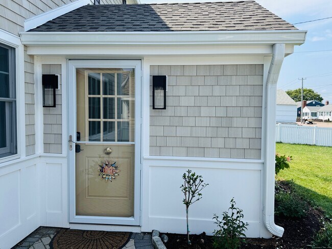 Building Photo - 18 Bel Aire Manor
