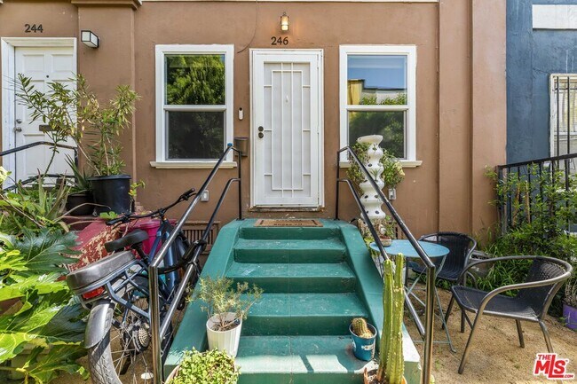 Building Photo - 246 Columbia Pl