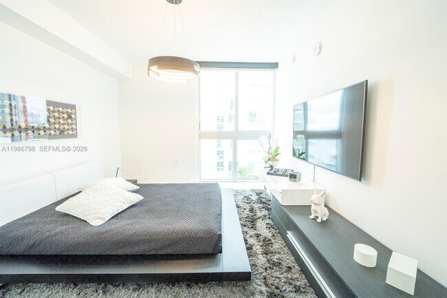 Building Photo - 300 Sunny Isles Blvd