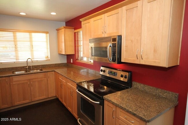 Building Photo - 3034 E Cheery Lynn Rd