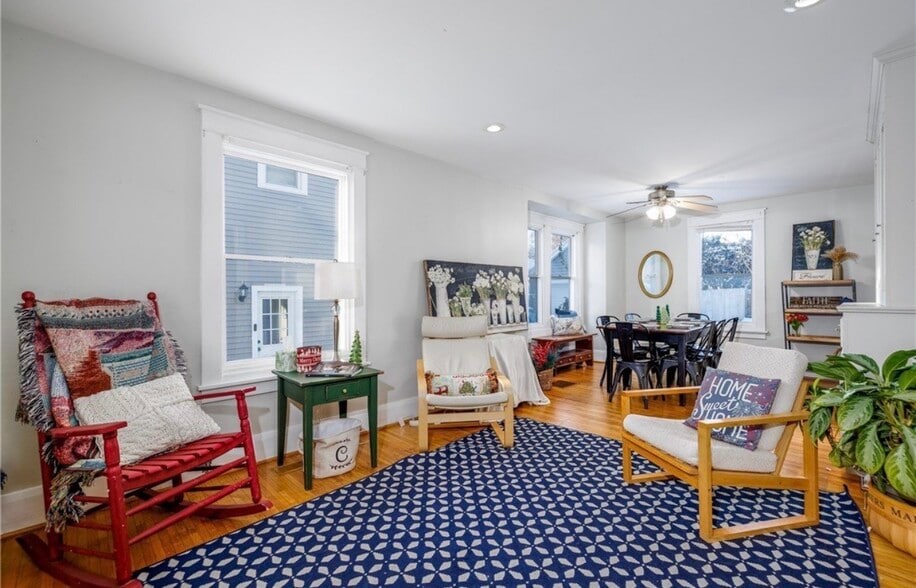 Building Photo - 18 Deland Park a