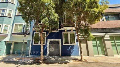 Building Photo - SOMA Top Floor Condominium for Immediate L...