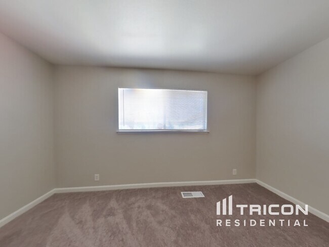 Building Photo - 809 Putnam St