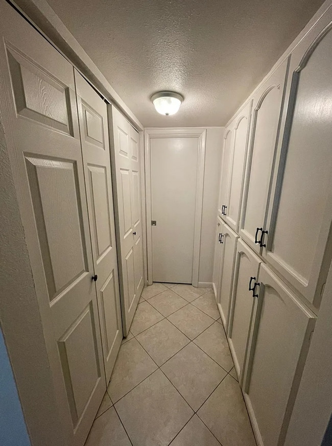 Building Photo - 2045 S 14th Ave