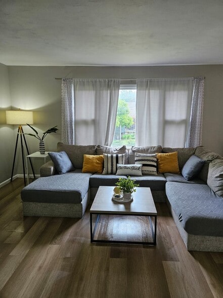 Building Photo - 3010 S 46th Ave