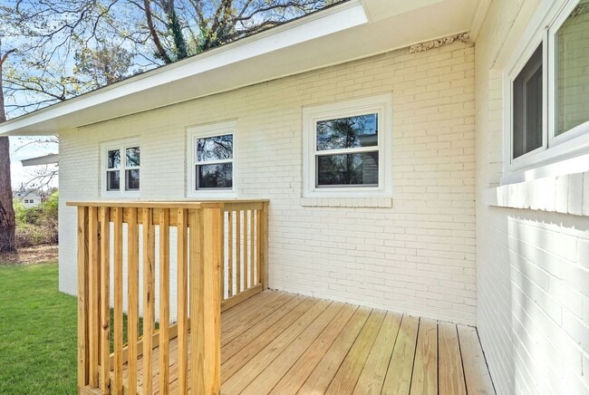 Building Photo - 720 Harper Ave