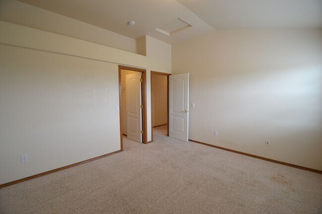 Building Photo - 7492 Amberly Dr