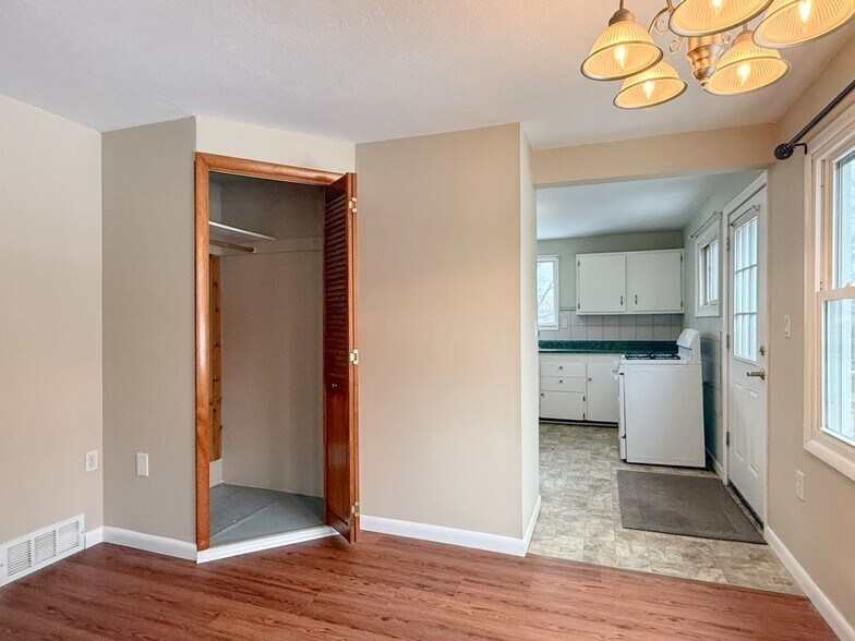 Building Photo - 2653 W Seneca Turnpike