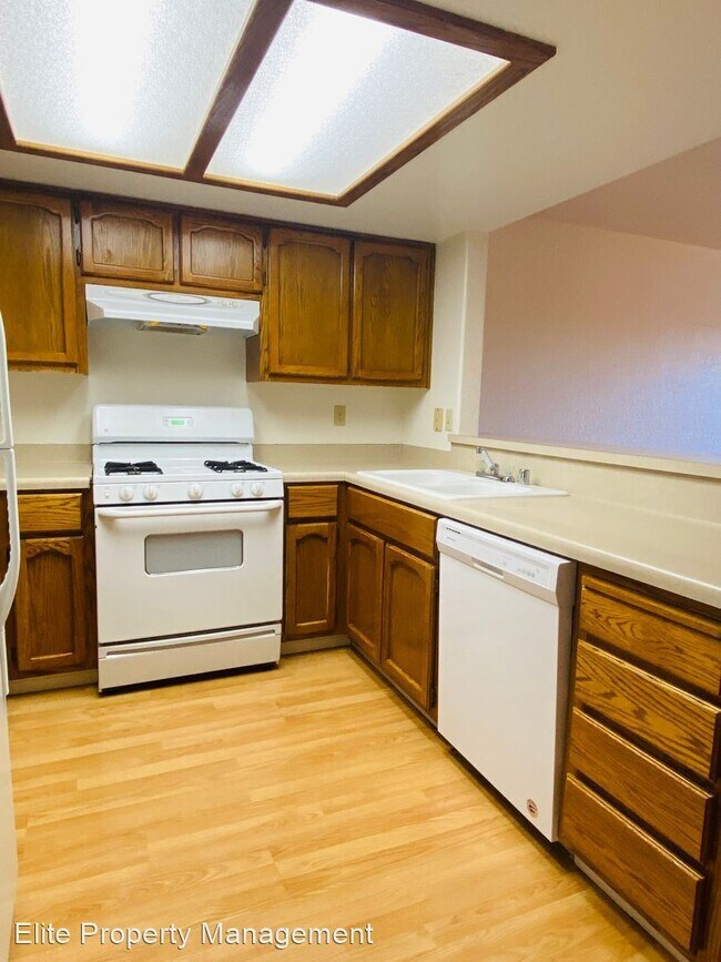 Building Photo - 3 br, 2.5 bath House - 247 E Upjohn Ave