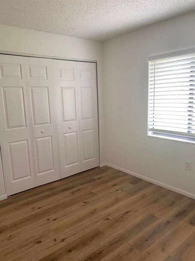 Building Photo - 2217 Flower Tree Cir