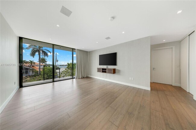 Building Photo - 420 N Hibiscus Dr