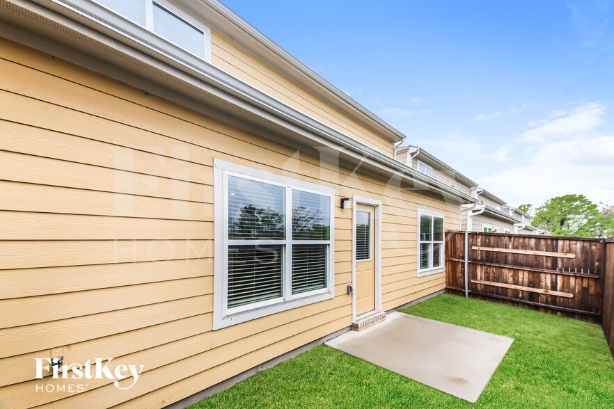 Building Photo - 321 Aveen Path