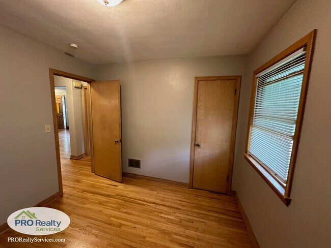 Building Photo - 3 Bedroom Home in South Saint Paul