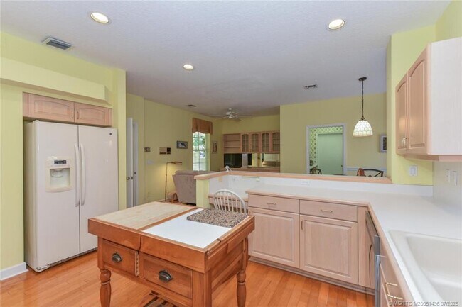 Building Photo - 3510 SE Cambridge Dr