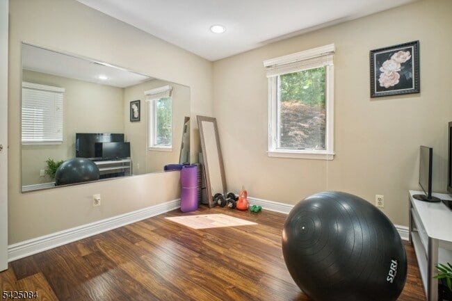 Building Photo - 195 Chaucer Dr