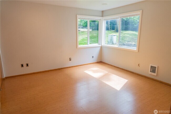 Building Photo - 1Bd/1Ba Redmond Condo