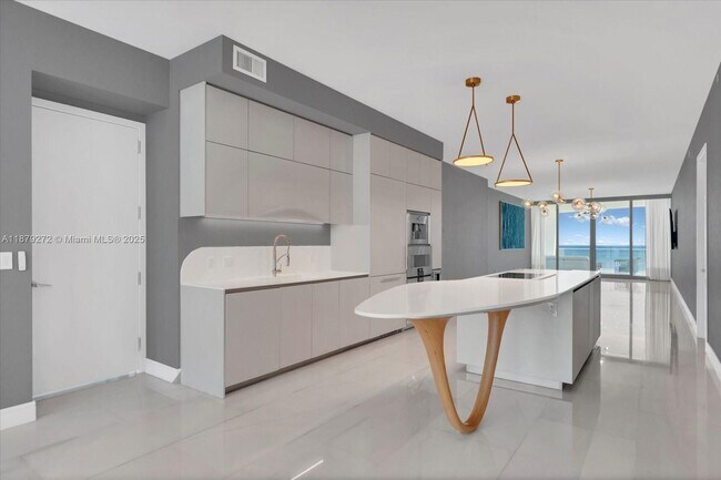 Building Photo - 16901 Collins Ave