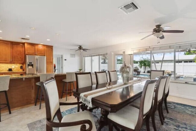 Building Photo - 1925 NE 29th Ct