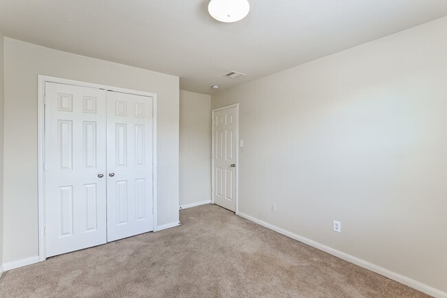 Building Photo - 8131 Barnes Ridge Ln