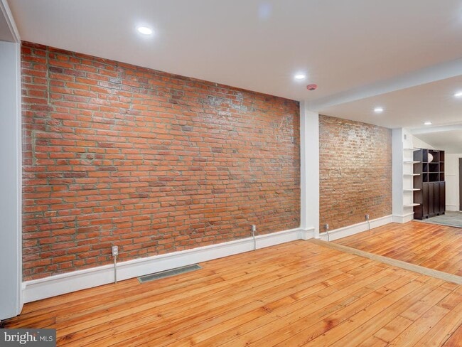 Building Photo - 1520 E Susquehanna Ave