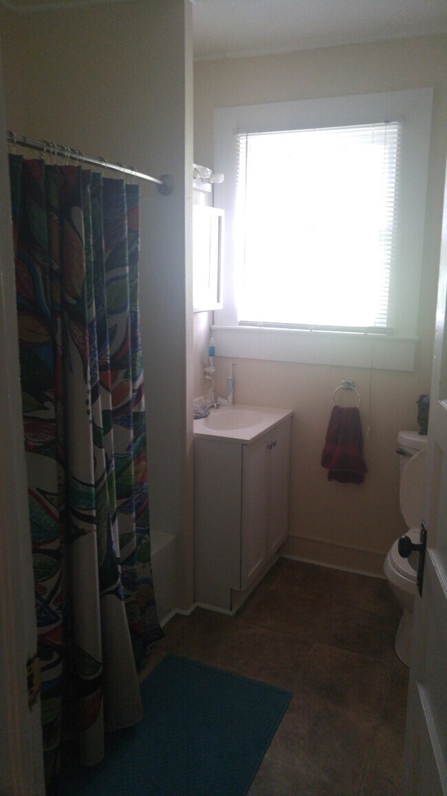 Building Photo - 2021 Webster Rd