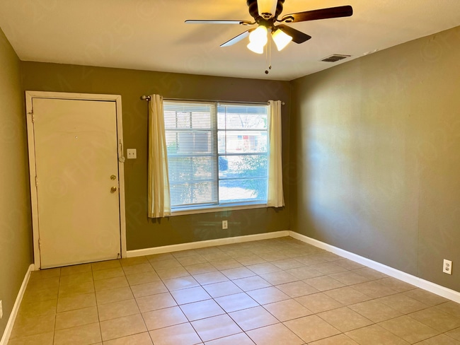 Building Photo - Edgebrook