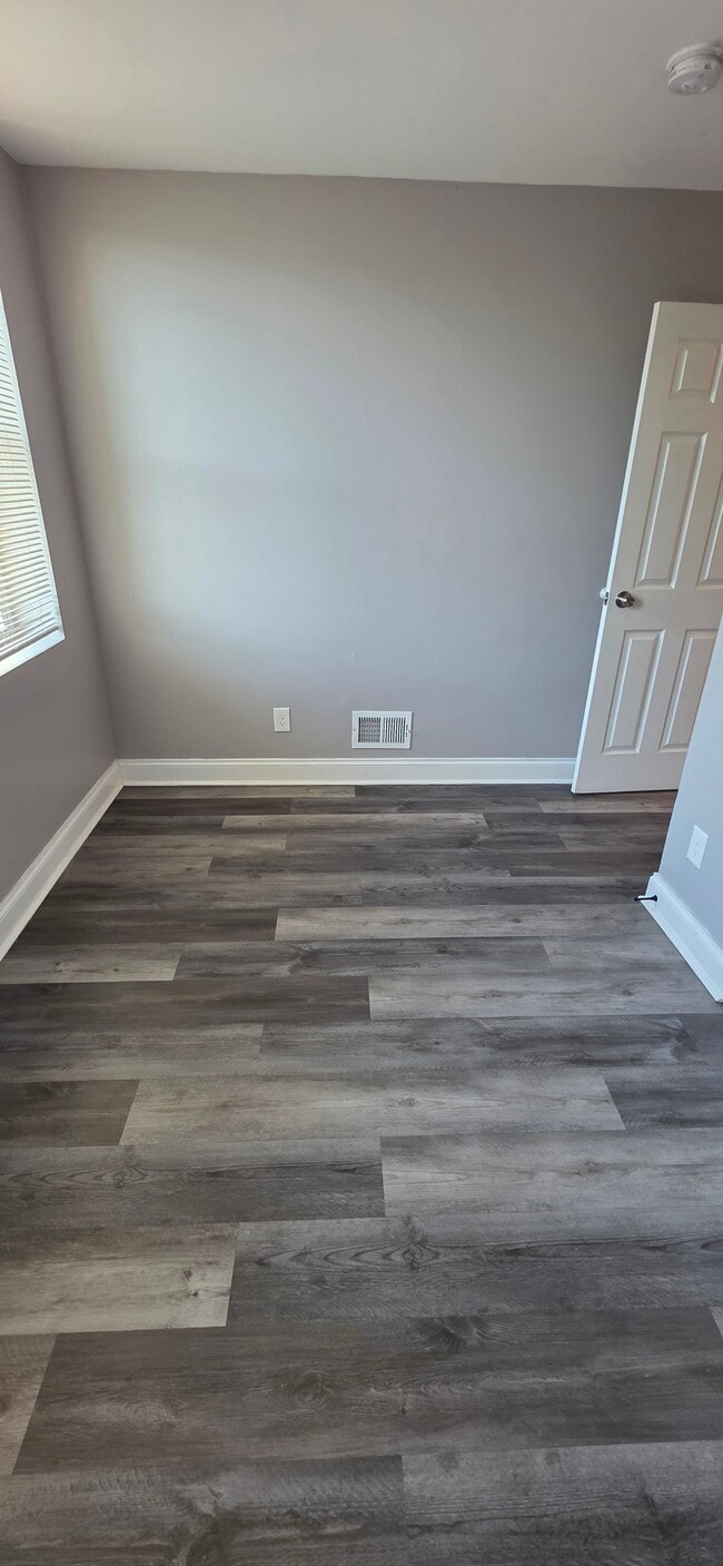 Building Photo - 201 N Rose St