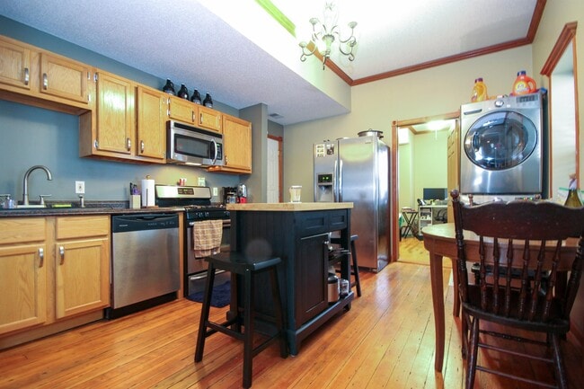 Building Photo - 1417 6th St NE