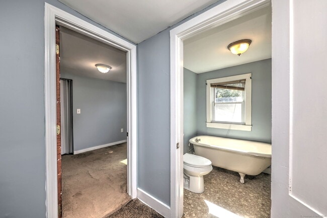 Building Photo - 22 Holmes Ave