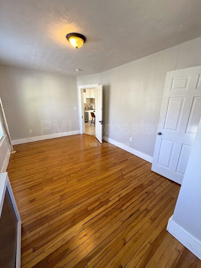 Building Photo - 27 June St