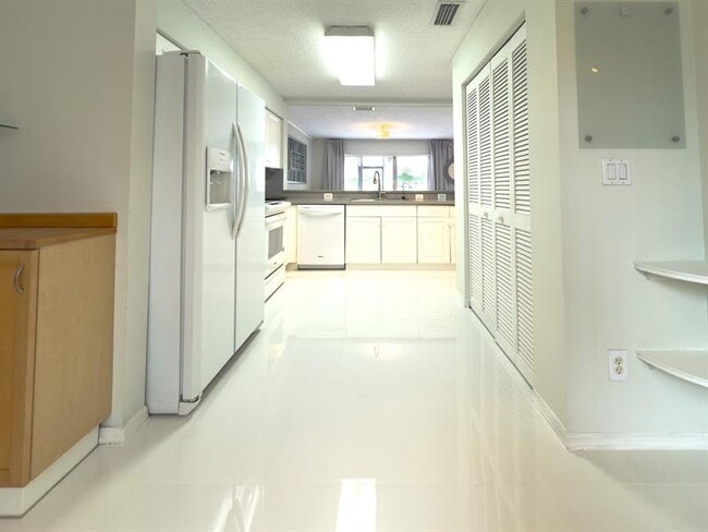 Building Photo - 1705 SW 110th Terrace