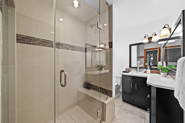 Building Photo - 355 S Sycamore Ave