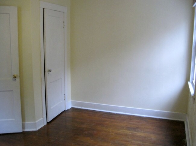 Building Photo - 3745 Beechwood Blvd