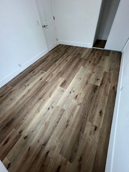 Building Photo - 916 N Mooney Blvd