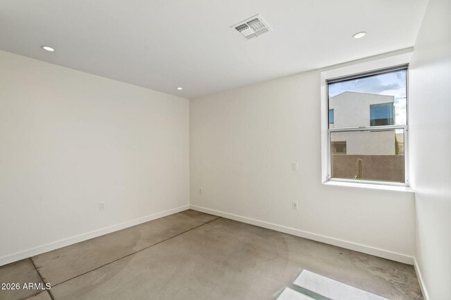 Building Photo - 1337 E Polk St