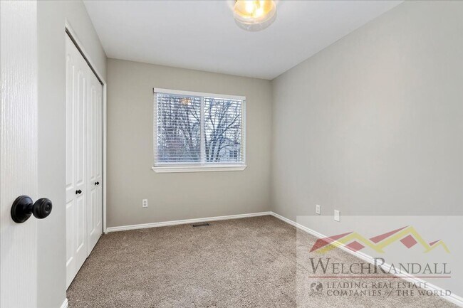 Building Photo - Stunning 5-Bedroom Home in Sandy – Move-In Ready