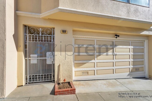 Building Photo - 609 Cambridge St