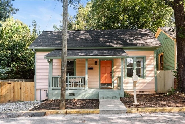 Building Photo - 720 Mollie St SE