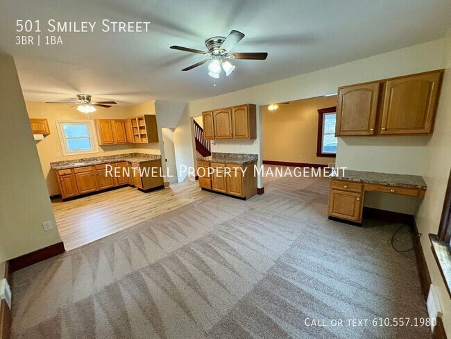 Building Photo - 501 Smiley St