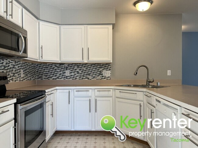 Building Photo - Fern Hill Family Home: Jack & Jill Bath, F...