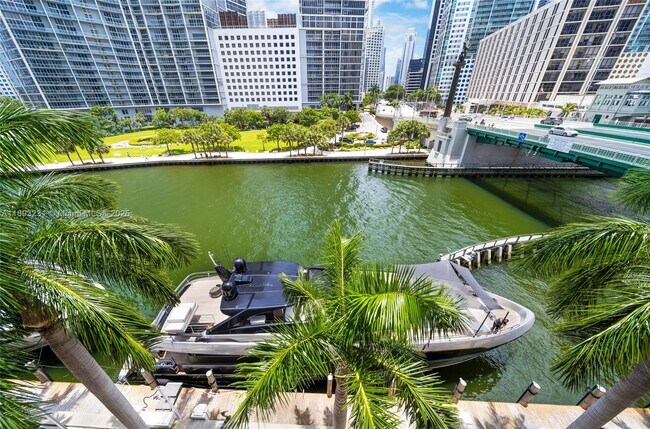 Building Photo - 200 Biscayne Blvd Way