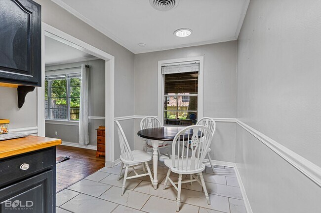 Building Photo - Adorable Broadmoor rental!