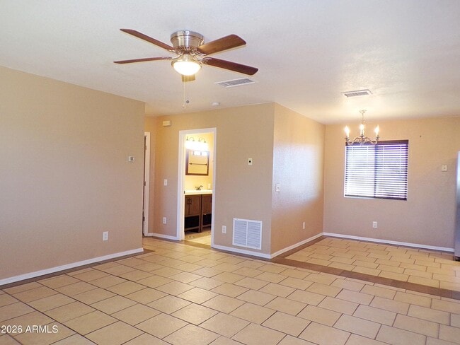 Building Photo - 10033 S Honeysuckle Dr