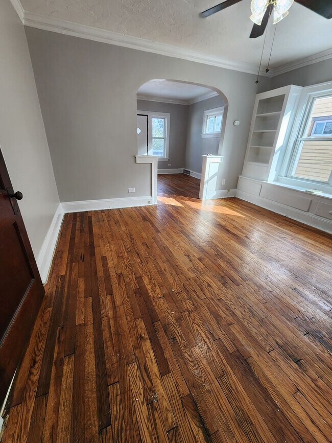 Building Photo - 120th,E.3610