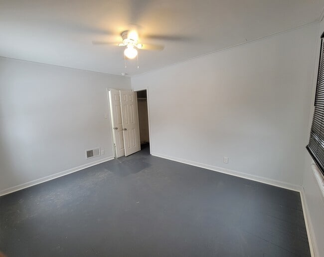 Building Photo - 14751 Glenfield Ave