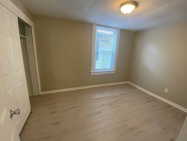 Building Photo - 3 bed 1 bath home in Center Township