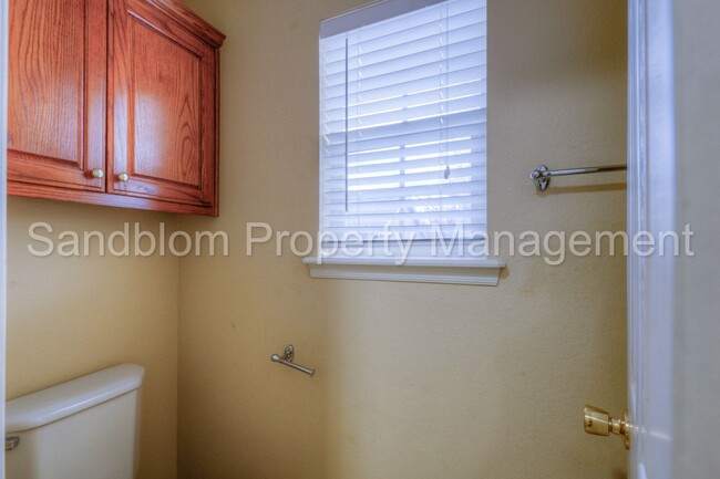 Building Photo - For Lease | Sand Springs | $1125 Rent | Av...