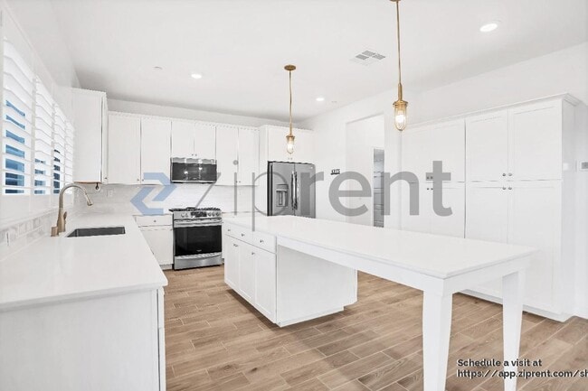 Building Photo - 823 Blue Oak Lane W