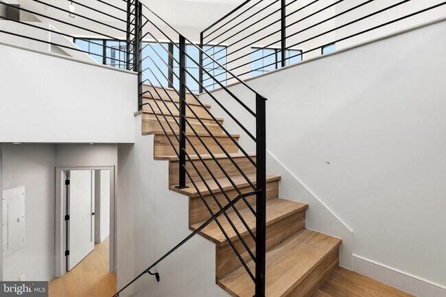 Building Photo - 2121 Ward Pl NW