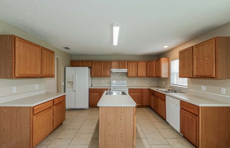 Building Photo - 6024 Kaley Dr